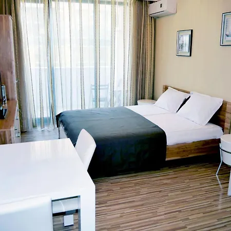 Stamopolu Lux с изглед към морето Πριμόρσκο